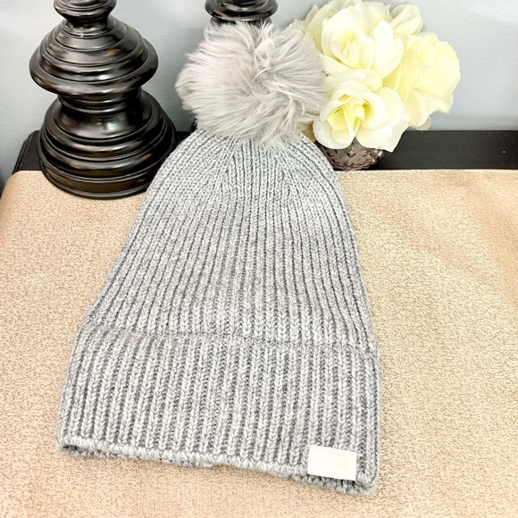 NWT The North Face Women’s Metallic Knit Pom Beanie Hat - Picture 3 of 13